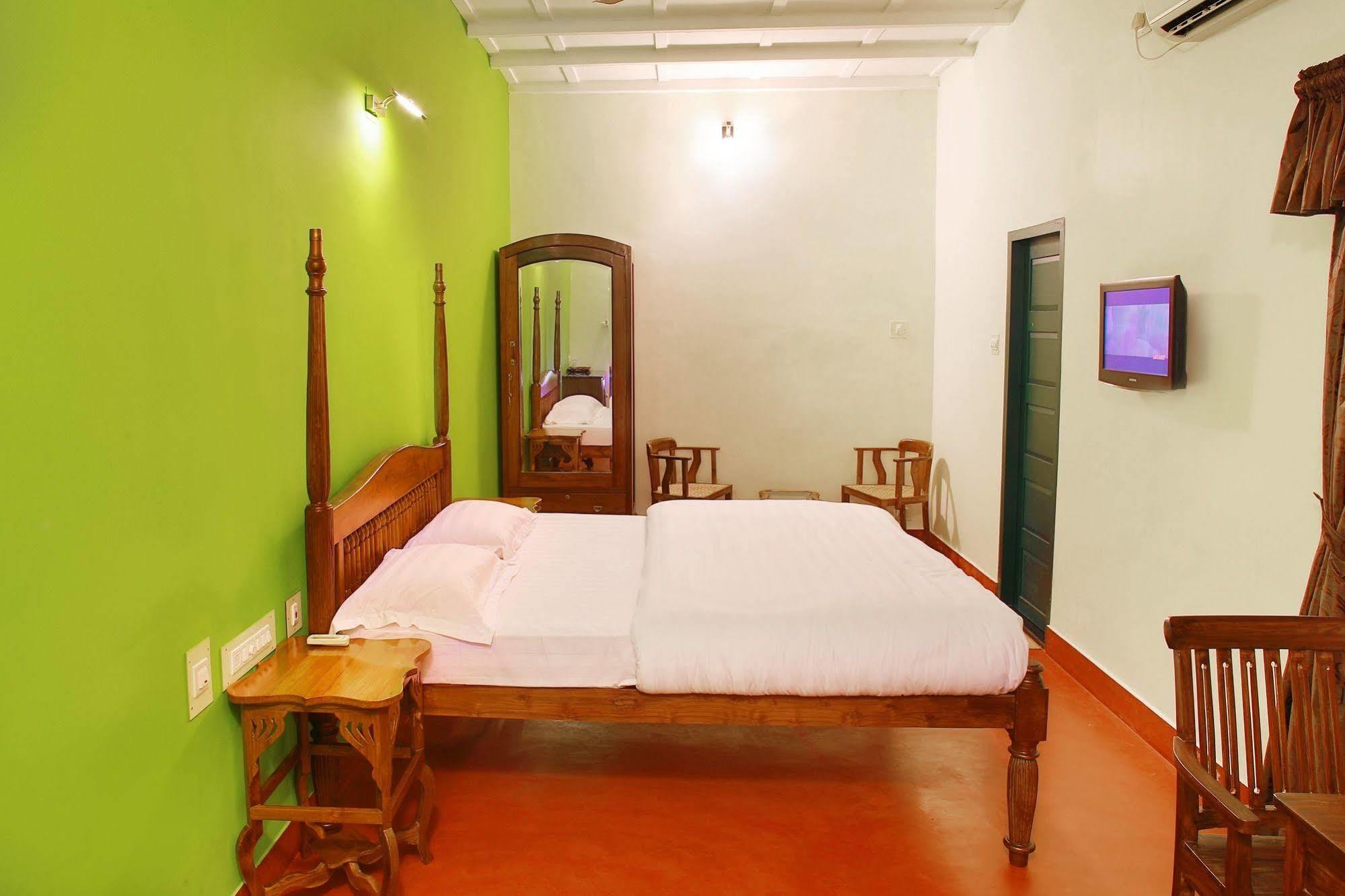 Elphinstone Residency Bed & Breakfast Kochi Exterior photo